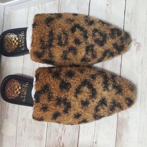 Vince Camuto  VC-Vameera Fleece Mule